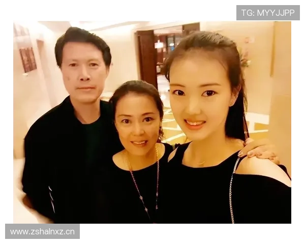 张常宁在家叠衣服都像在发球