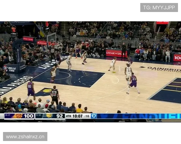 杰伦·格林突破加速拉开防守差距 提升球队关键时刻得分效率